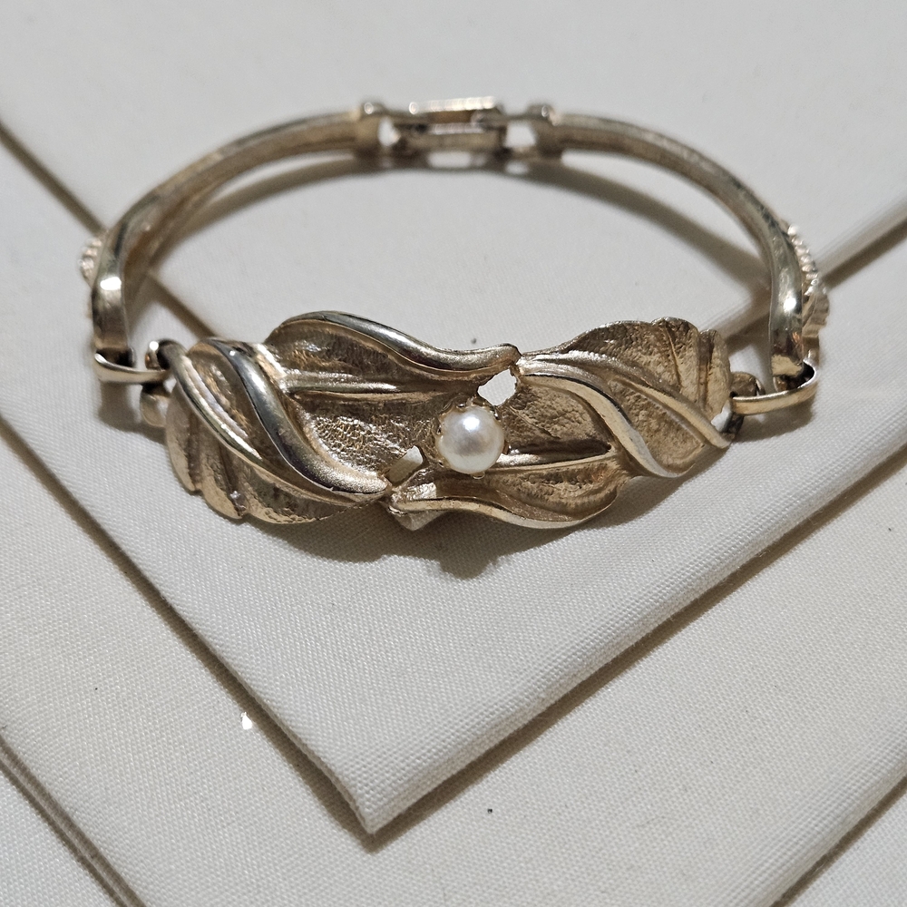 Vintage Kramer Gold Tone Leaf And Pearl Designer Bracelet Signed